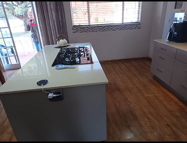 5 BEDROOM HOUSE FOR SALE IN HENLEY ON KLIP